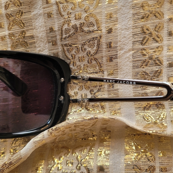 Marc Jacobs Stylish Black Sunglasses - Picture 5 of 8